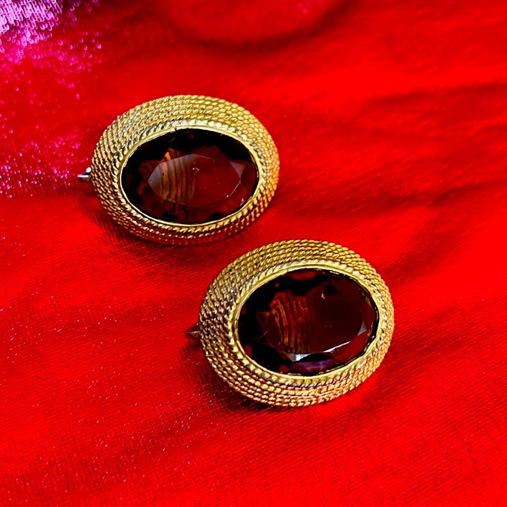 Earring clip on